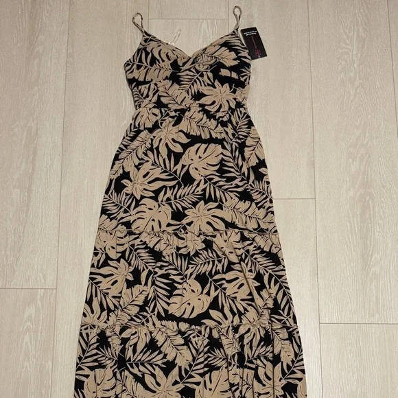 No Boundaries Black and Tan Tropical Maxi Dress - Picture 2 of 10